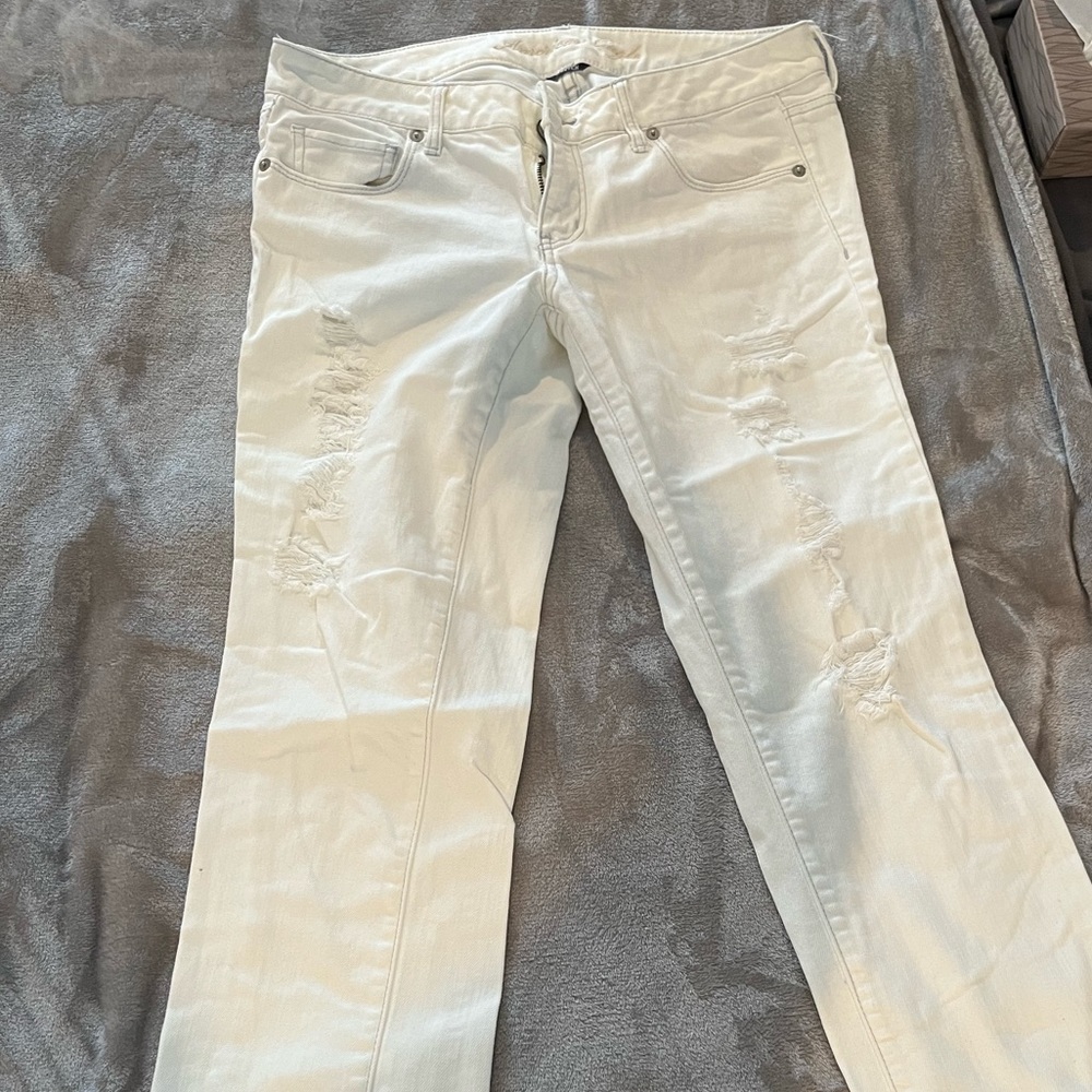 American Eagle White Distressed Jeans
